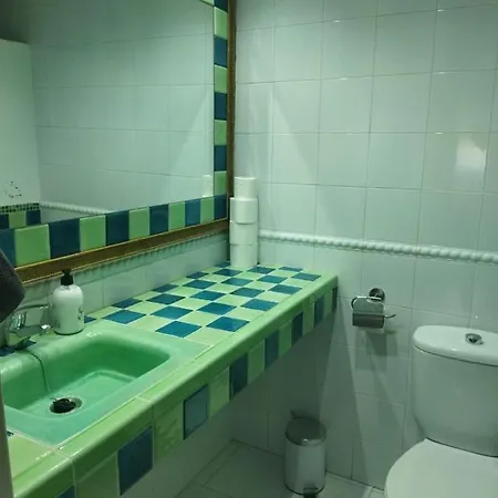 Piso Tres Dormitorios, Dos Banos, Garaje, Casco Urbano Apartment *