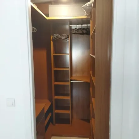 Piso Tres Dormitorios, Dos Banos, Garaje, Casco Urbano Apartment *