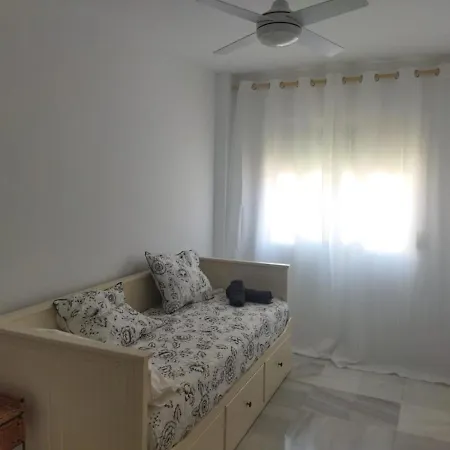 Piso Tres Dormitorios, Dos Banos, Garaje, Casco Urbano Apartment